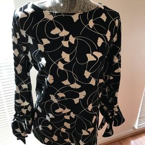 Ann Taylor black and white top with sleeve detail